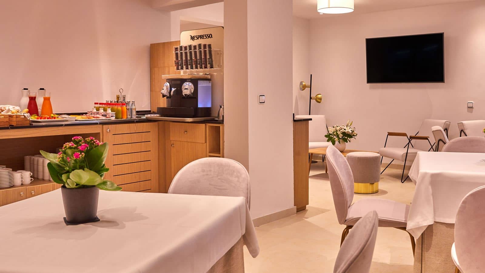 rooms-deluxe-sea-view-front-preffered-club