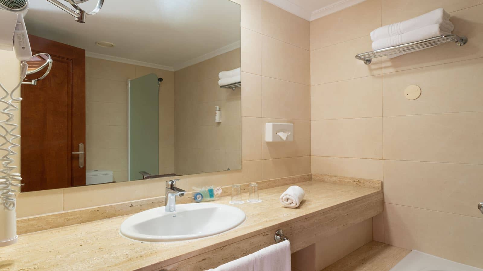 rooms-suite-balcony-or-terrace