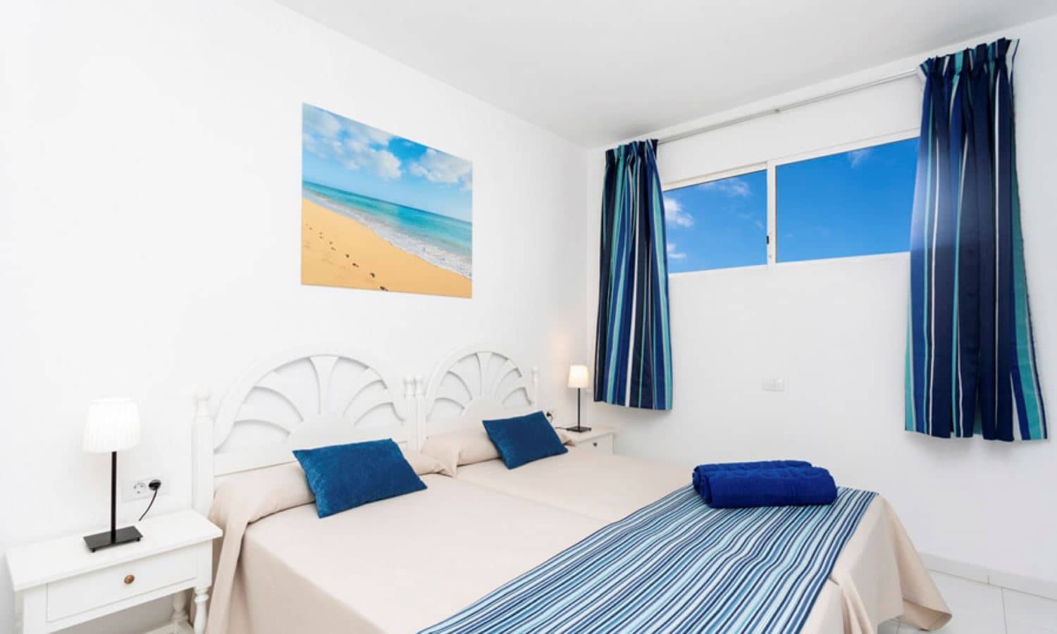 rooms-standard-room-sea-view-with-balcony