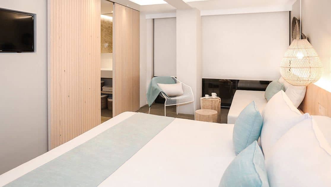 rooms-urban-room-balcony-or-terrace