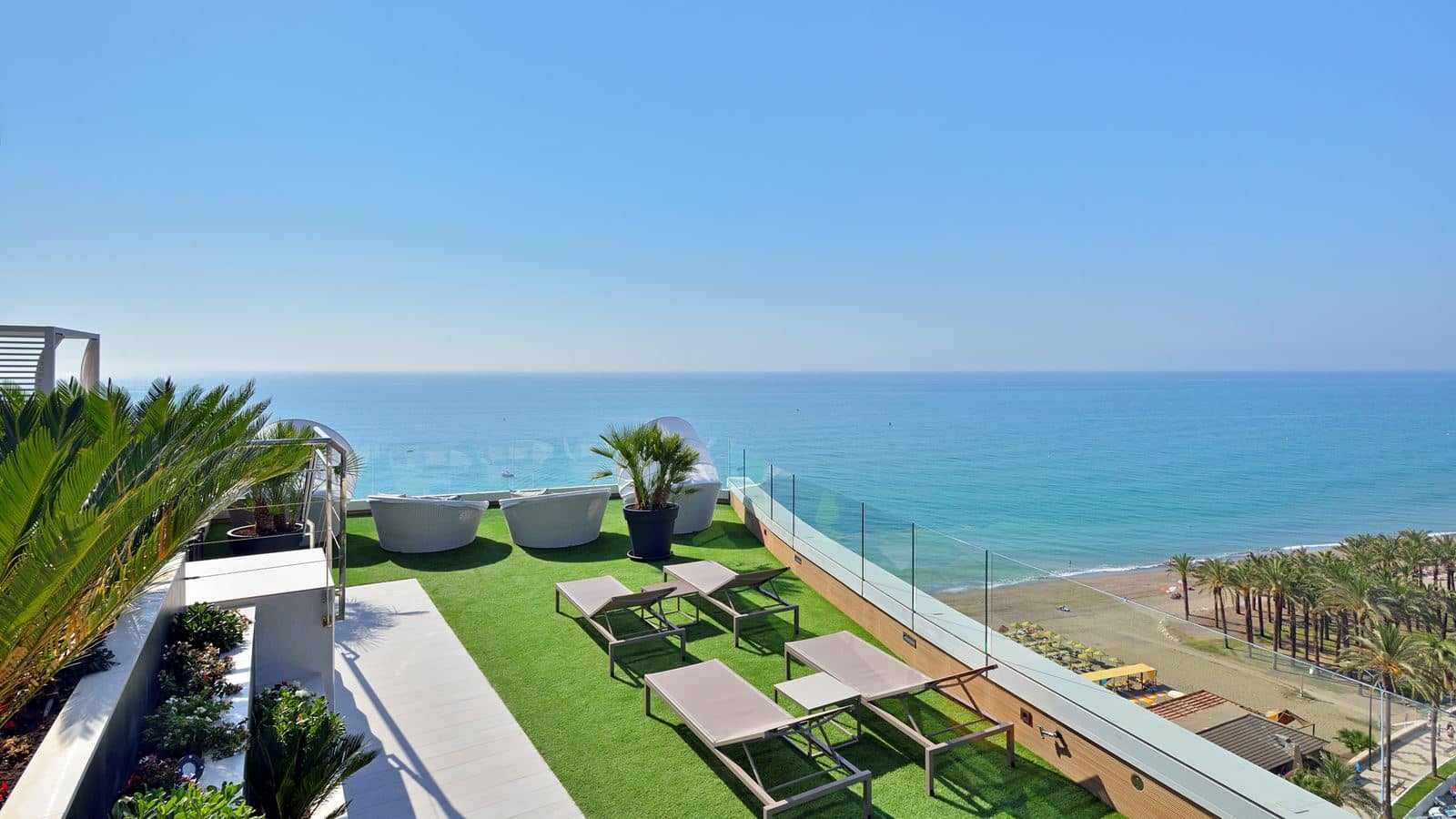 bars-sky--sea-rooftoop-bar