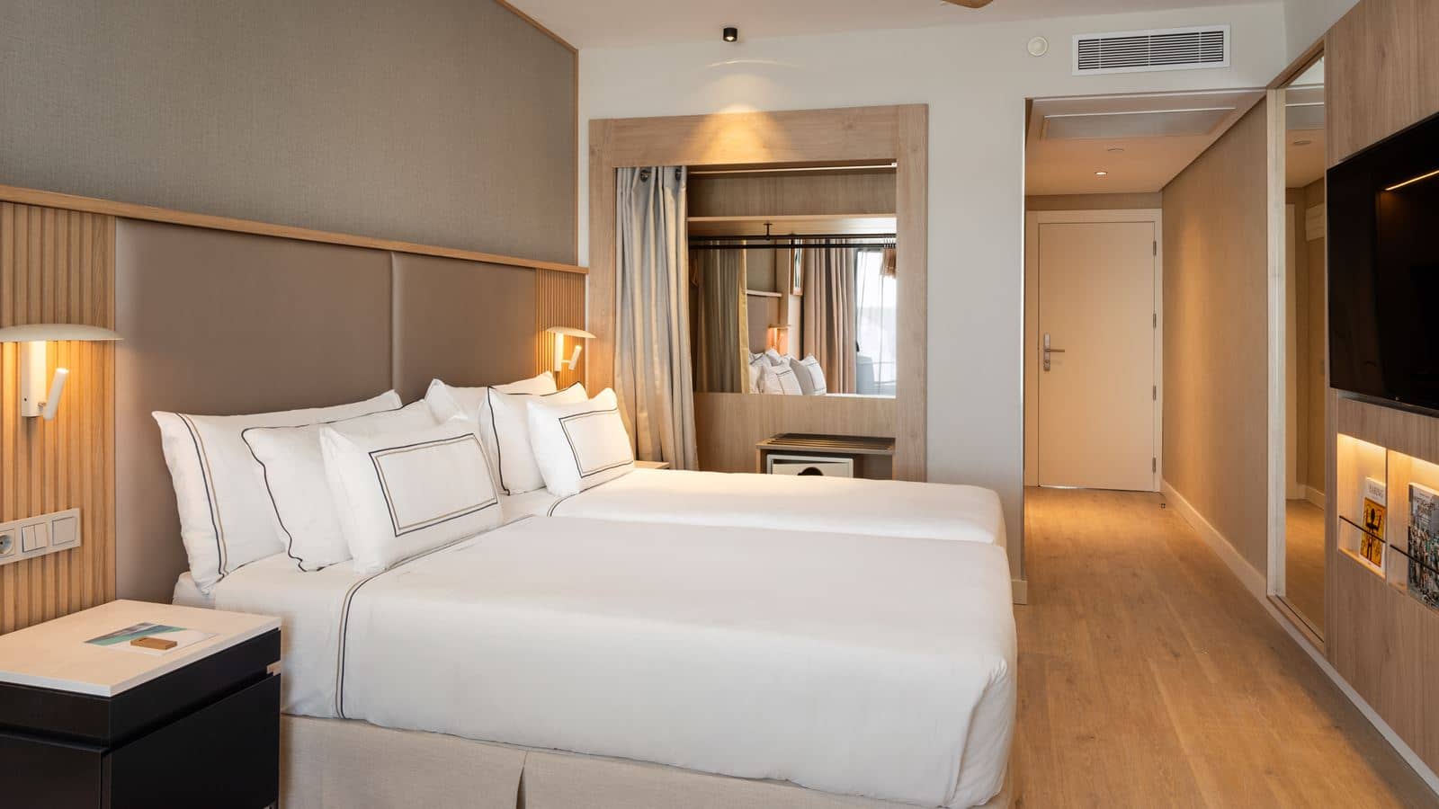 rooms-single-use-deluxe-room-sea-view-balcony-or-terrace