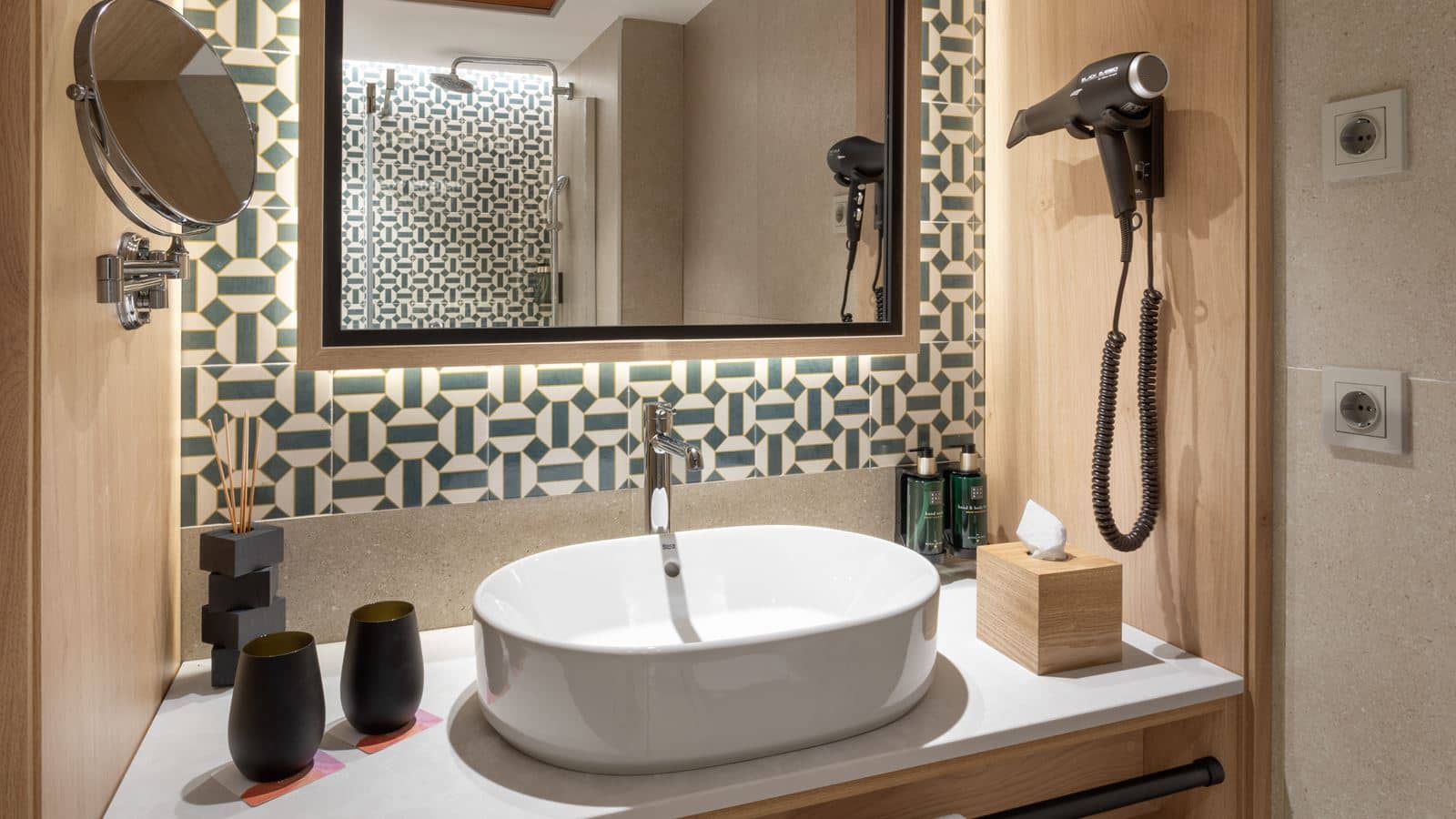 rooms-single-use-deluxe-room-sea-view-balcony-or-terrace
