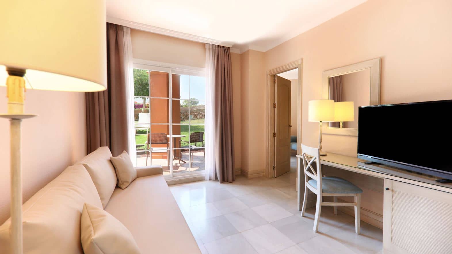 rooms-suite-sea-view-balcony-or-terrace