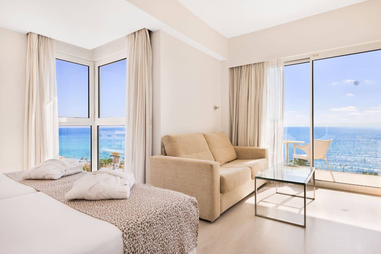rooms-junior-suite-sea-view-balcony-or-terrace