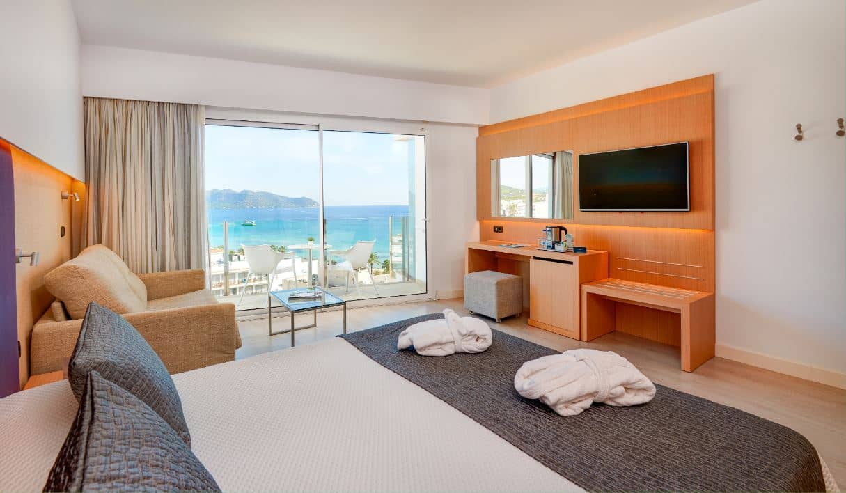 rooms-junior-suite-lateral-sea-view-balcony-or-terrace