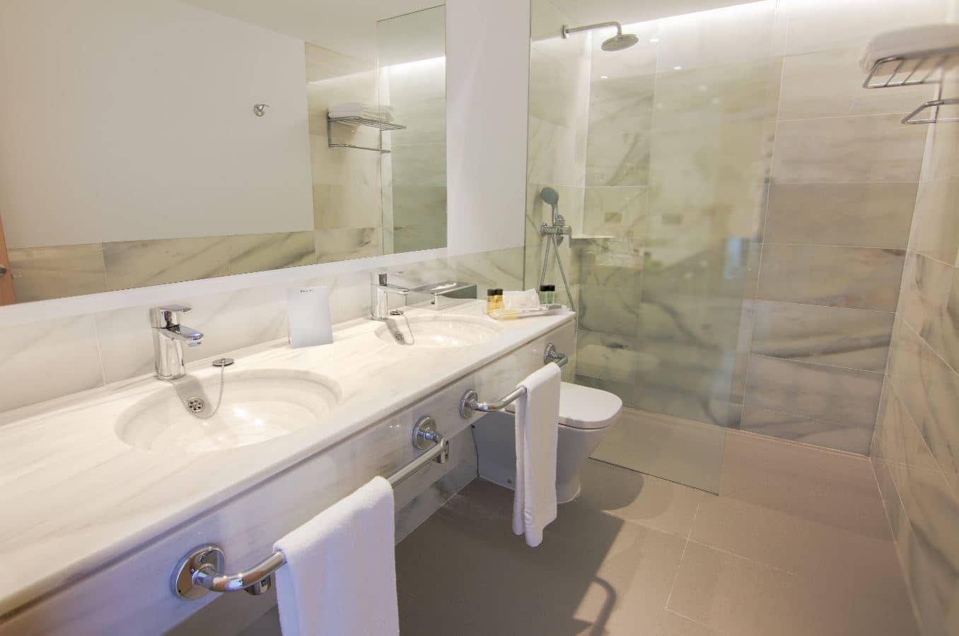 rooms-junior-suite-lateral-sea-view-balcony-or-terrace