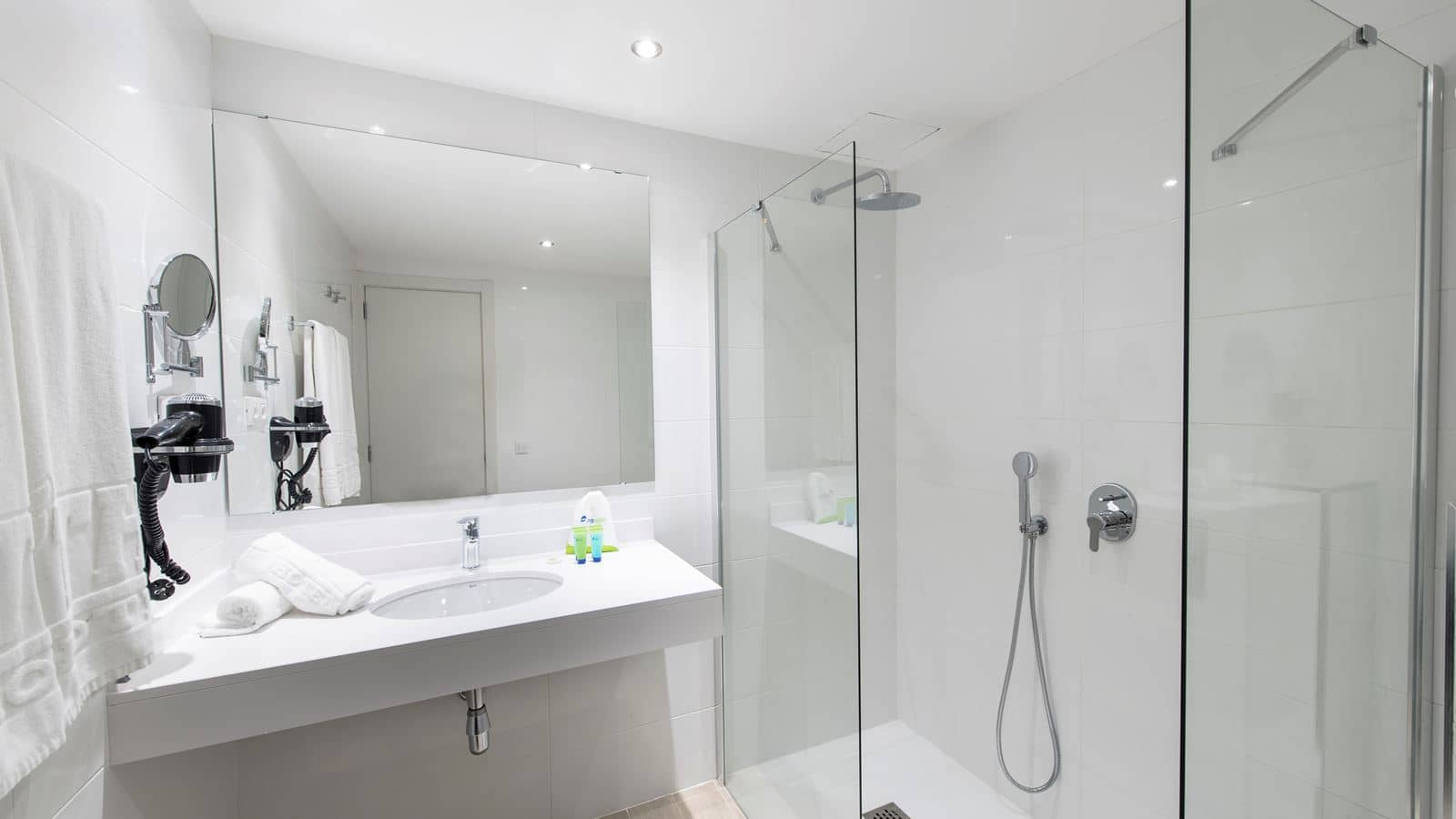 rooms-apartment-superior-1-bedroom-balcony-or-terrace