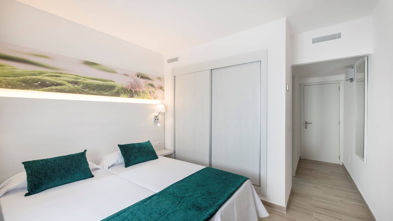 rooms-apartment-superior-2-bedrooms-balcony-or-terrace
