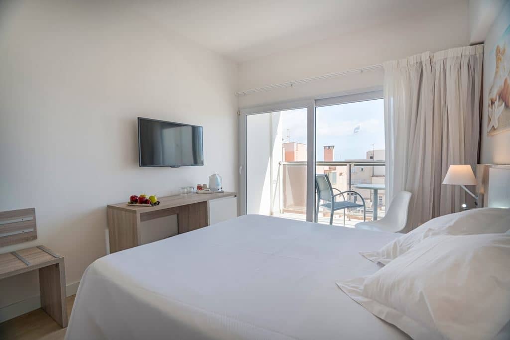rooms-double-standard-room-balcony-or-terrace
