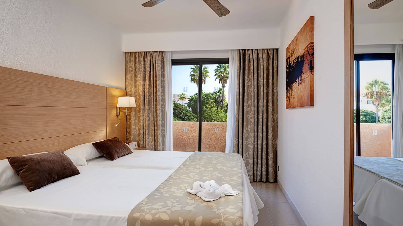 rooms-apartment-1-bedroom-garden-view-balcony