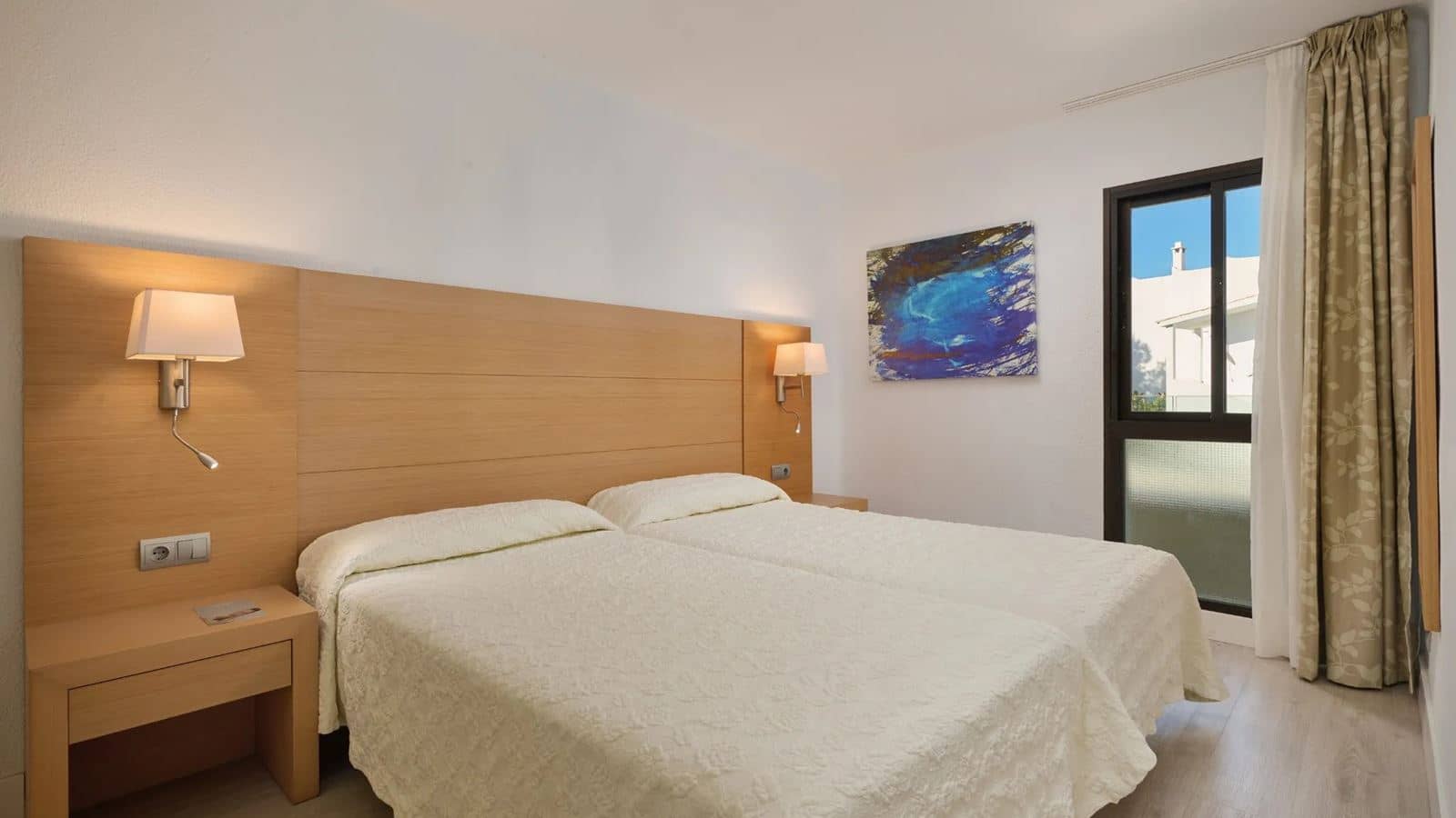 rooms-apartment-1-bedroom-club-economy-balcony