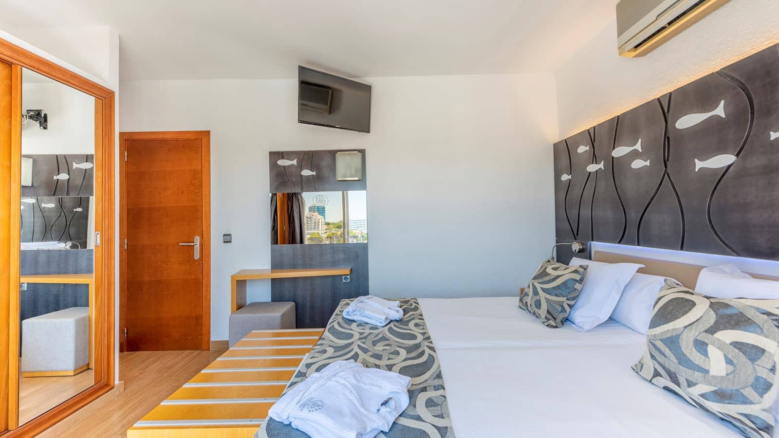 rooms-double-room-lateral-sea-view