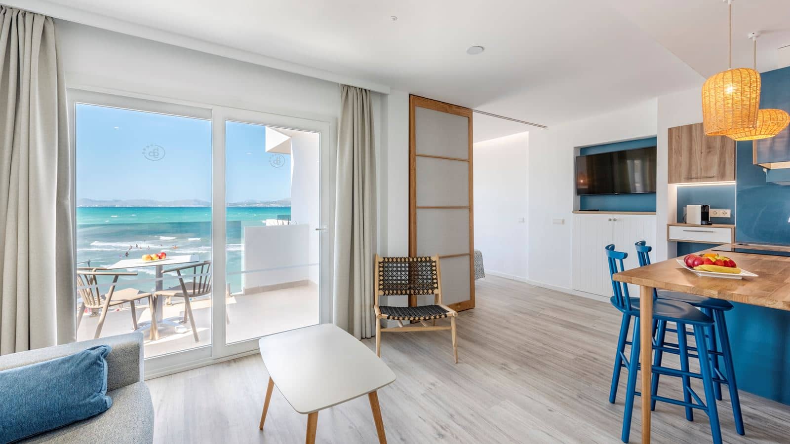 rooms-apartment-lateral-sea-view