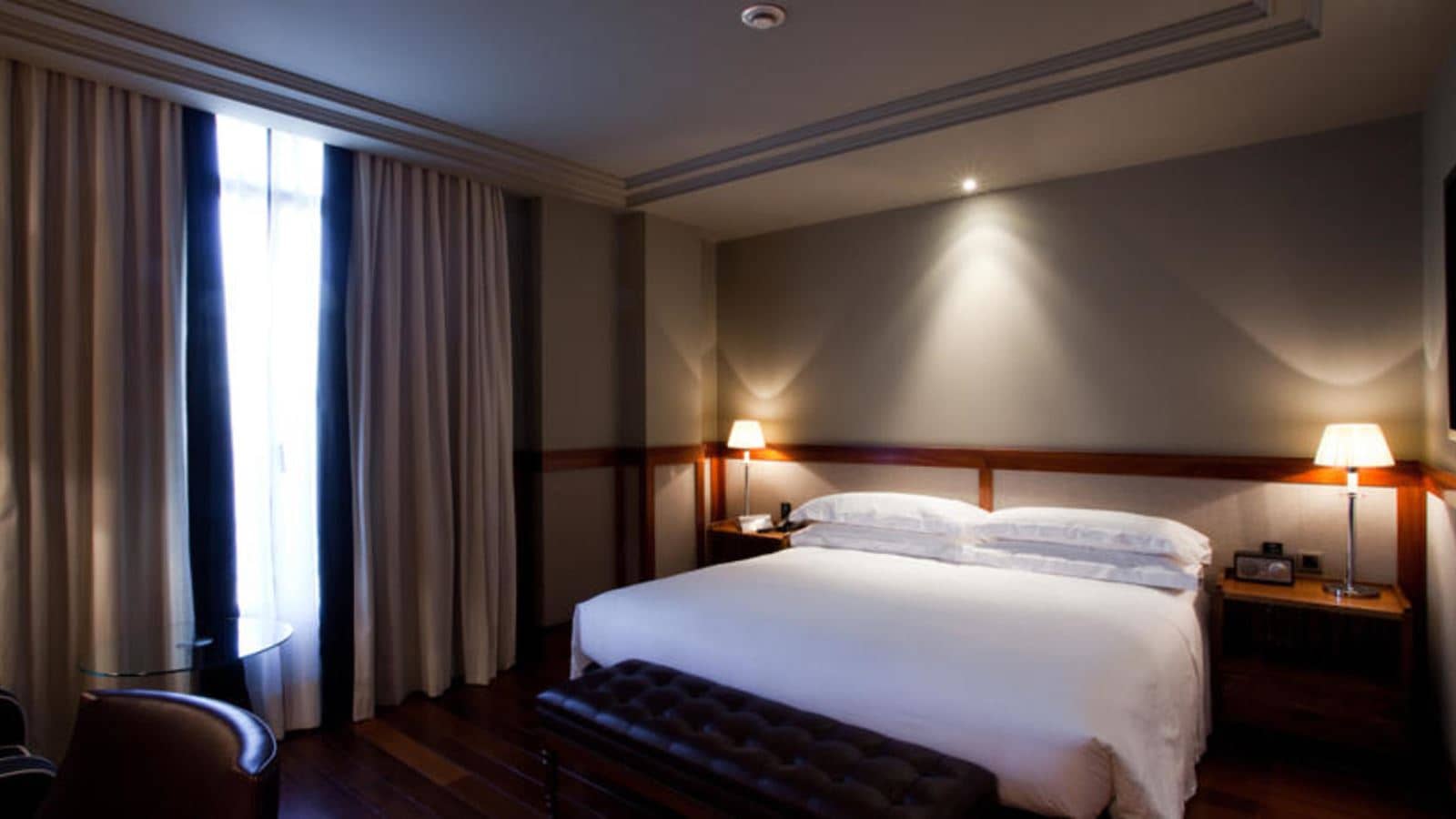 rooms-twin-deluxe-two-beds