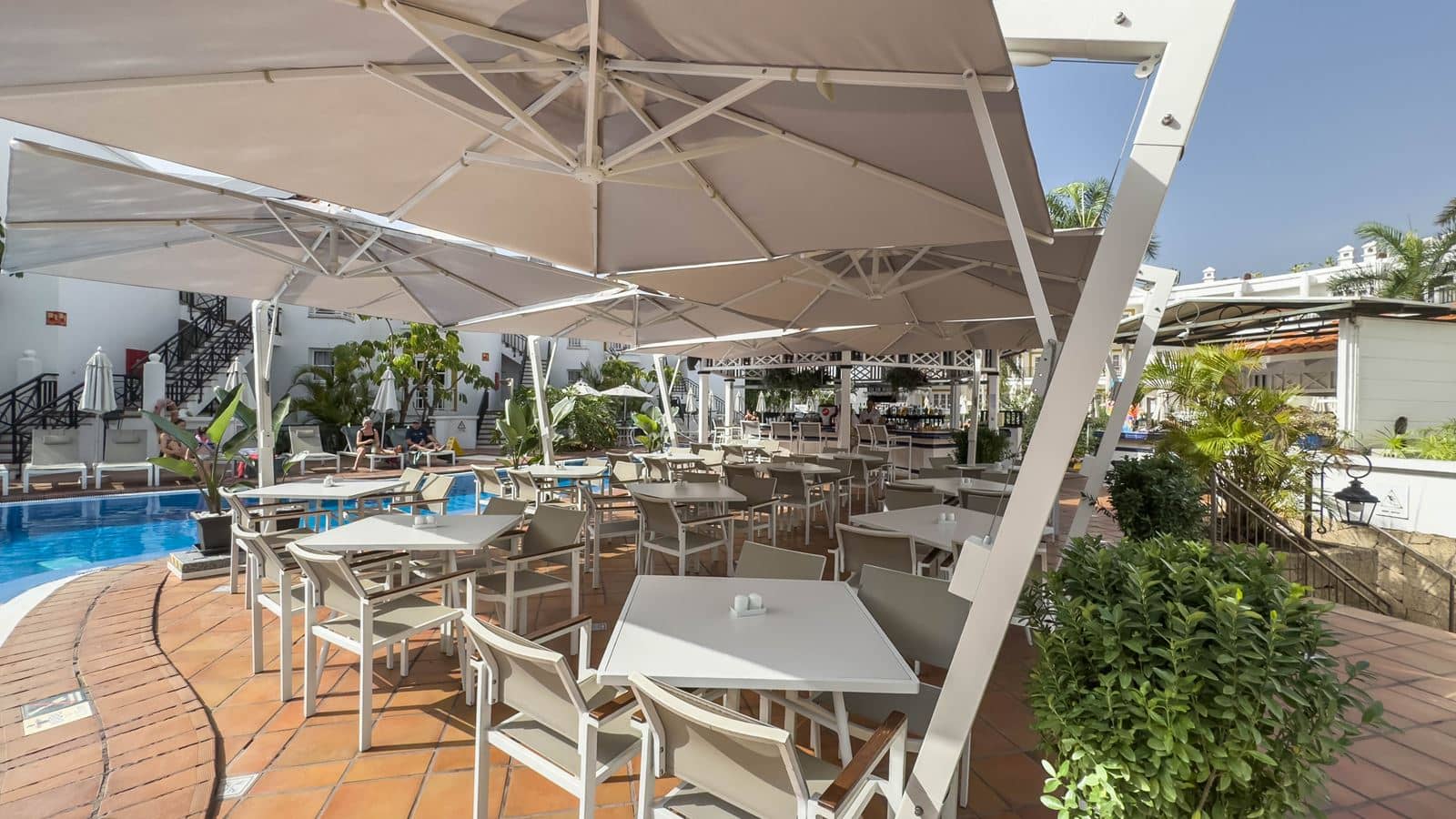 bars-bar-piscina