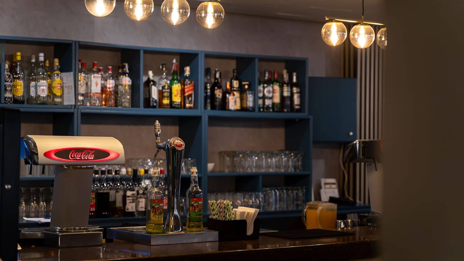 bars-disco-bar-summer