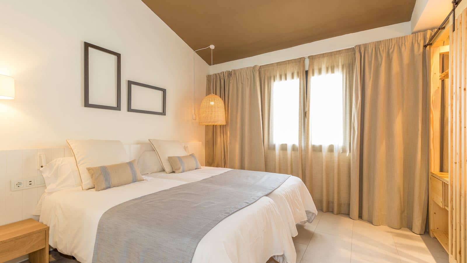rooms-apartment-2-bedrooms--balcony-or-terrace