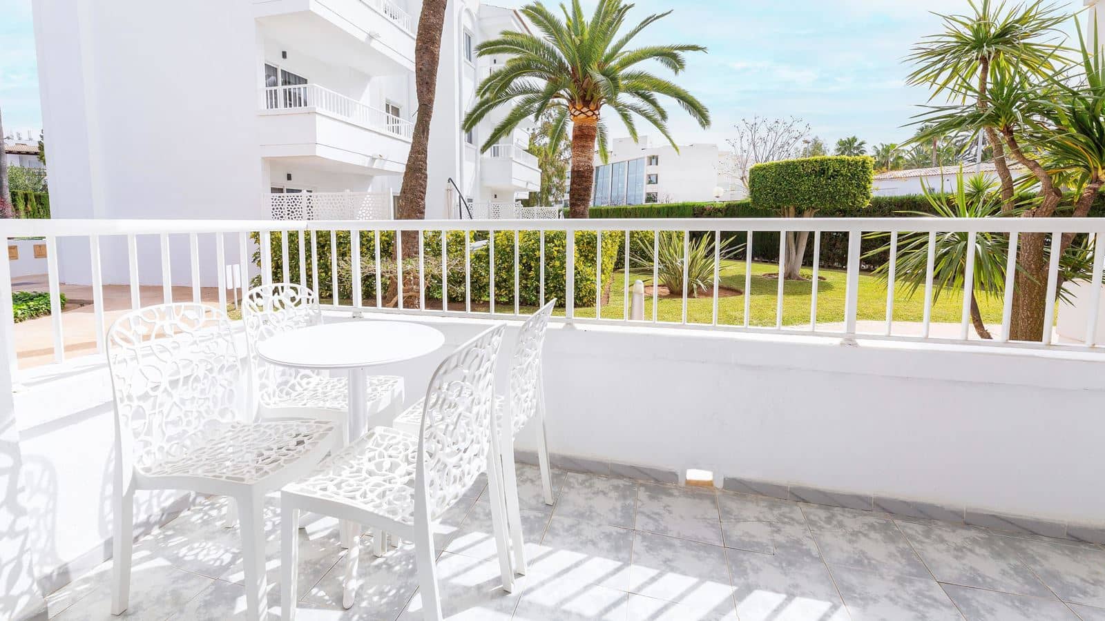 rooms-apartment-balcony-or-terrace