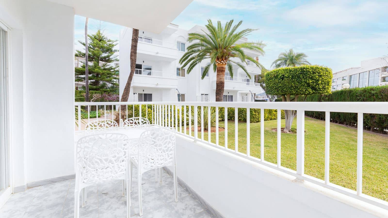 rooms-apartment-best-price-balcony-or-terrace