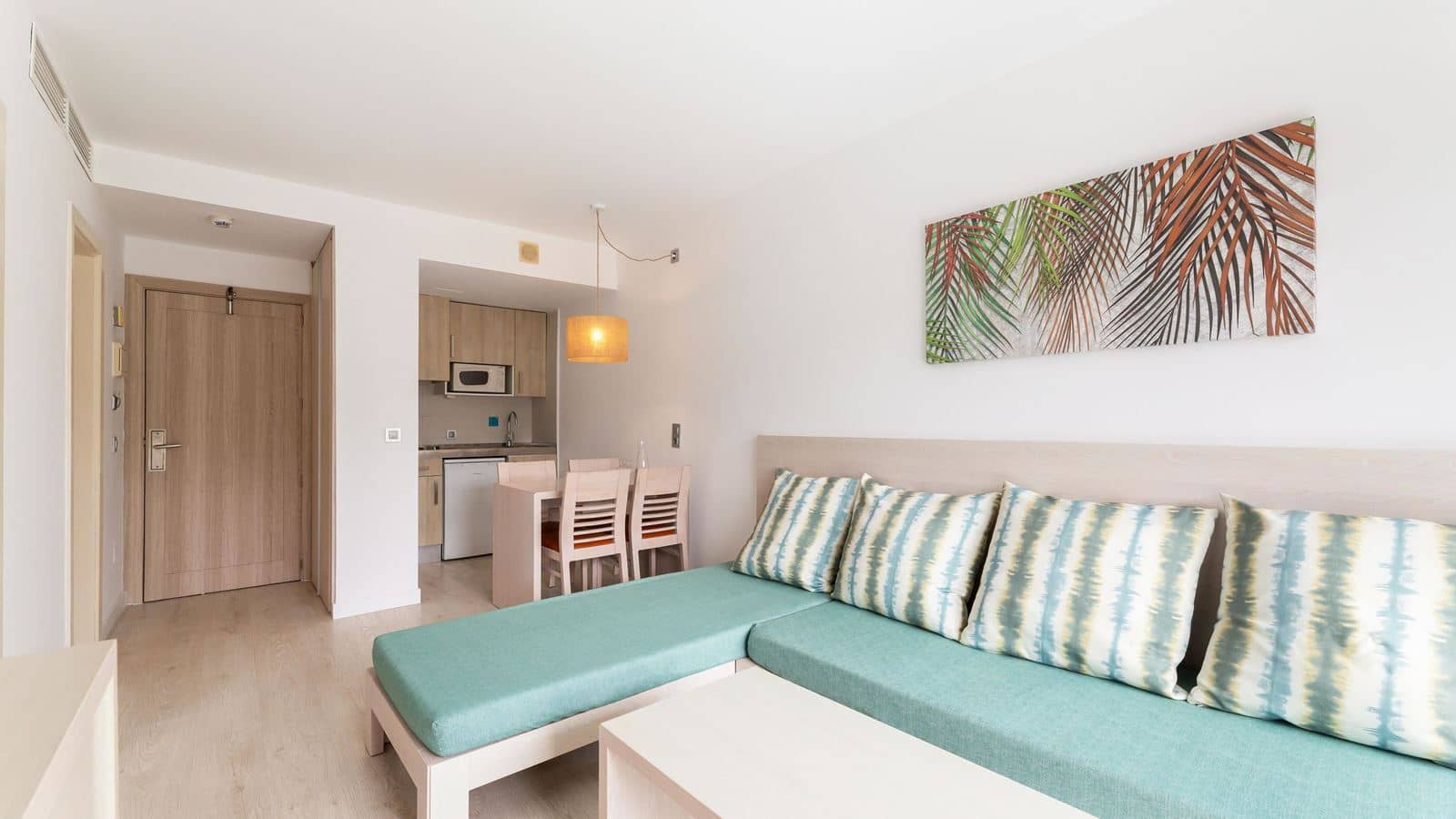 rooms-apartment-best-price-balcony-or-terrace