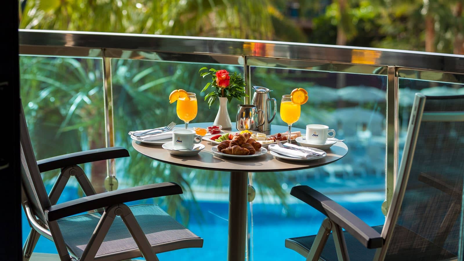 rooms-double-pool-view-balcony-or-terrace