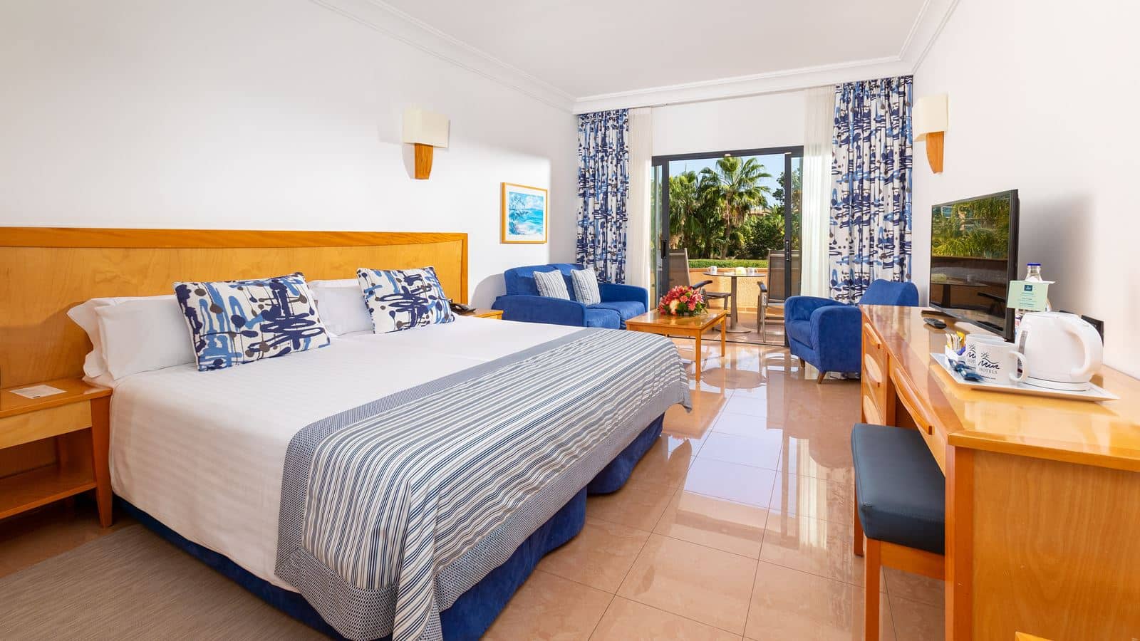 rooms-double-pool-view-balcony-or-terrace