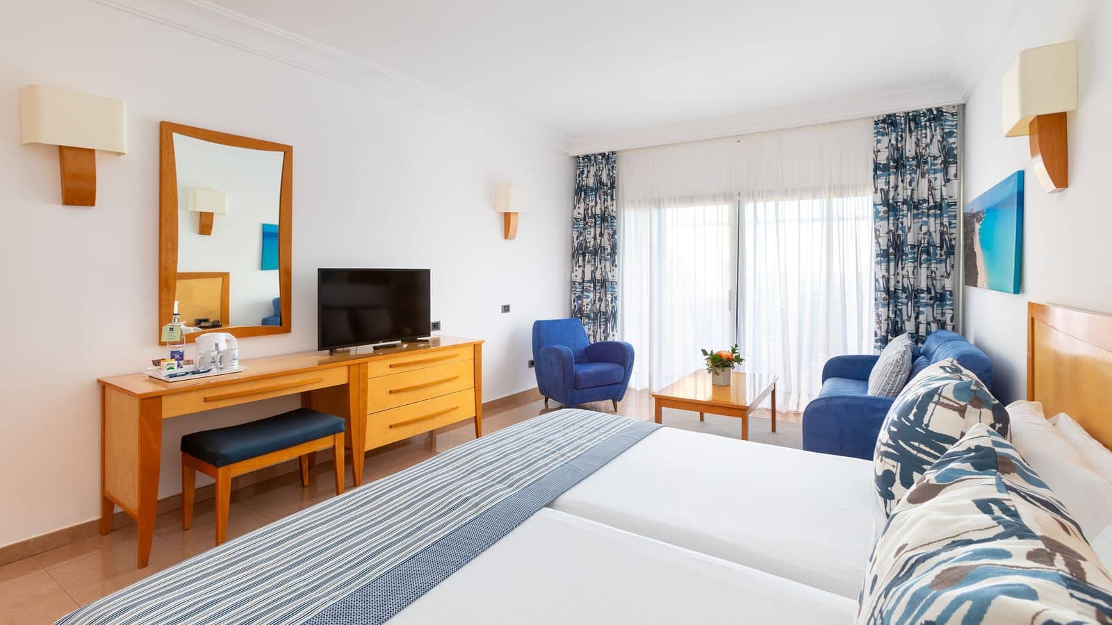 rooms-superior-room-sea-view-balcony-or-terrace