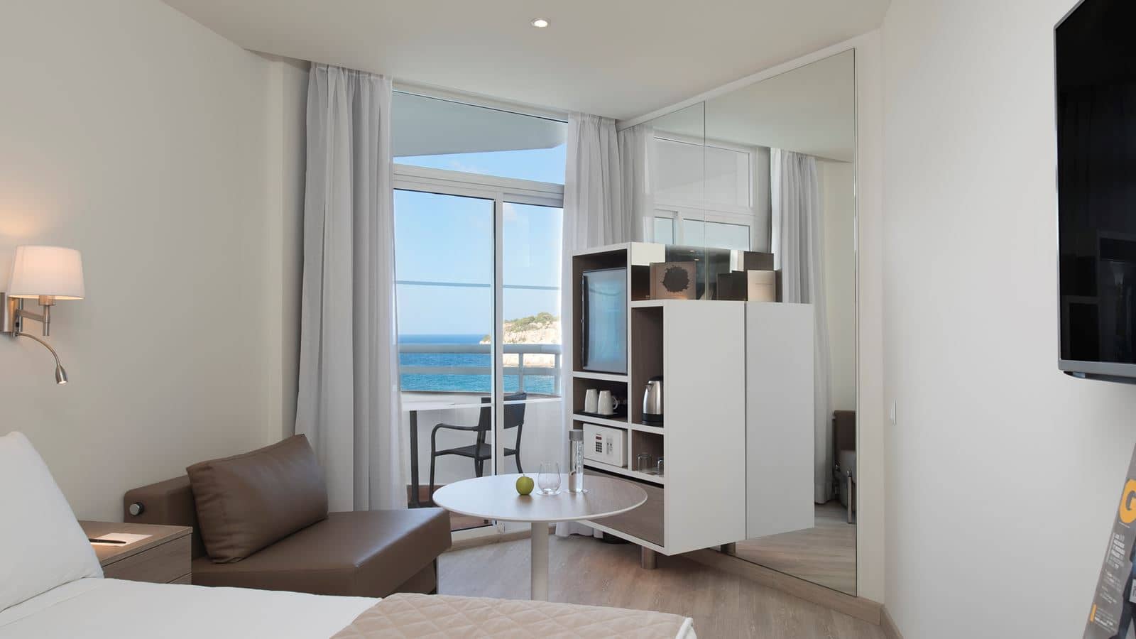 rooms-double-premium-cala-galdana-room
