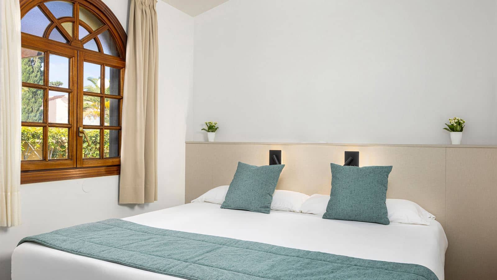 rooms-3-bedrooms-bungalow-with-terrace