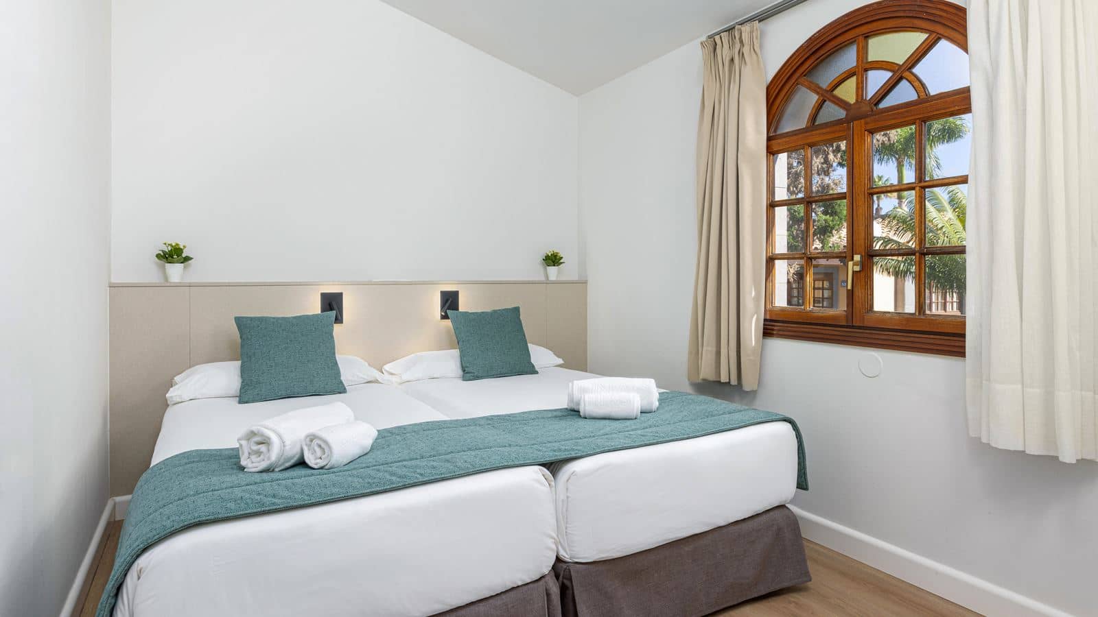 rooms-3-bedrooms-bungalow-with-terrace