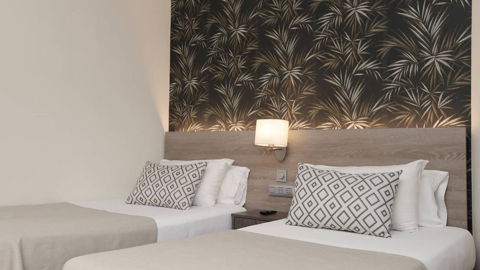 rooms-family-room