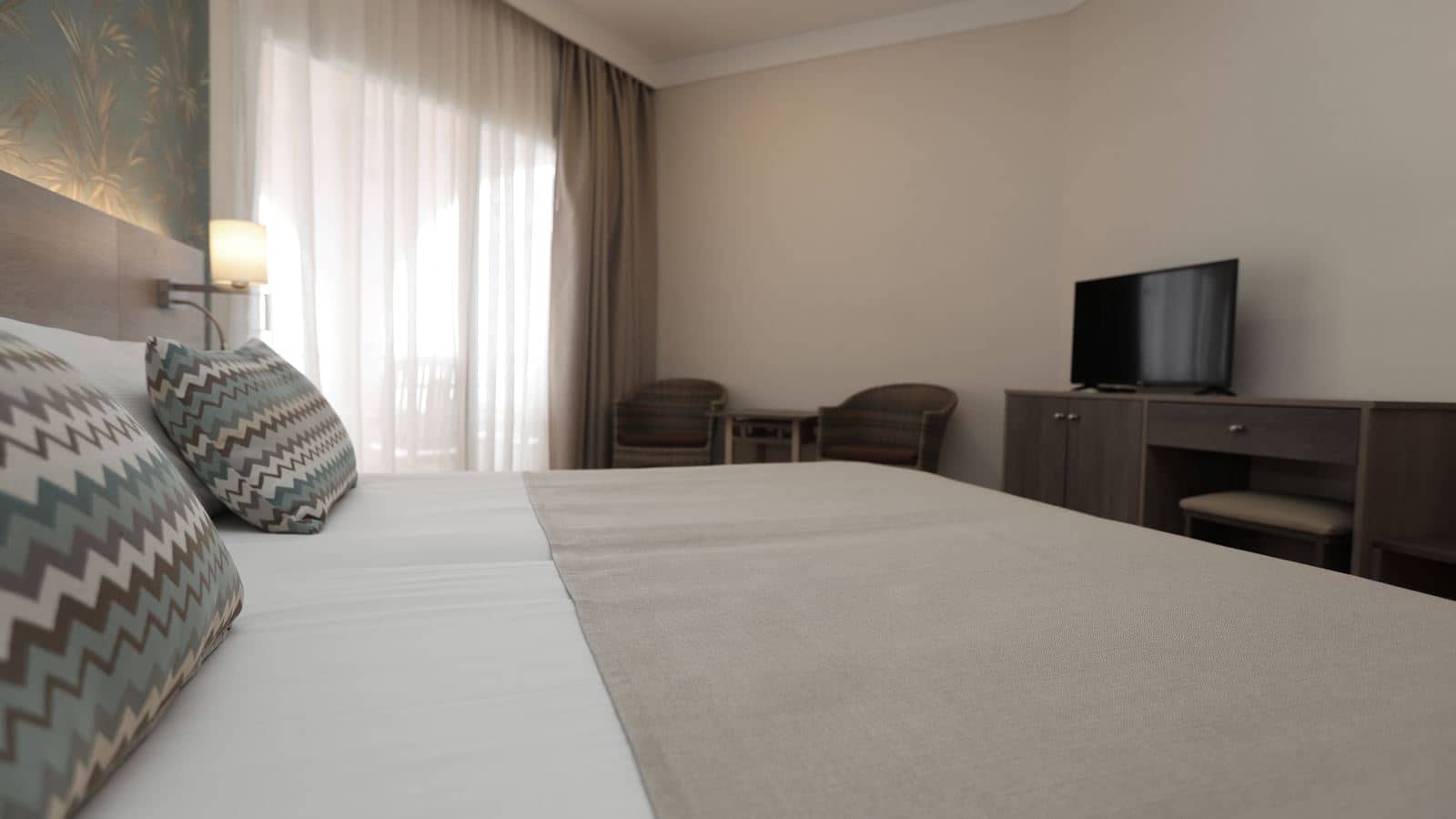 rooms-double-standard-room-sea-view-single-use-with-balcony-or-terrace