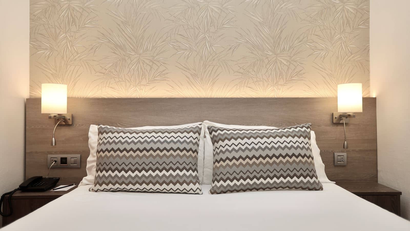 rooms-single-standard-room-with-balcony-or-terrace