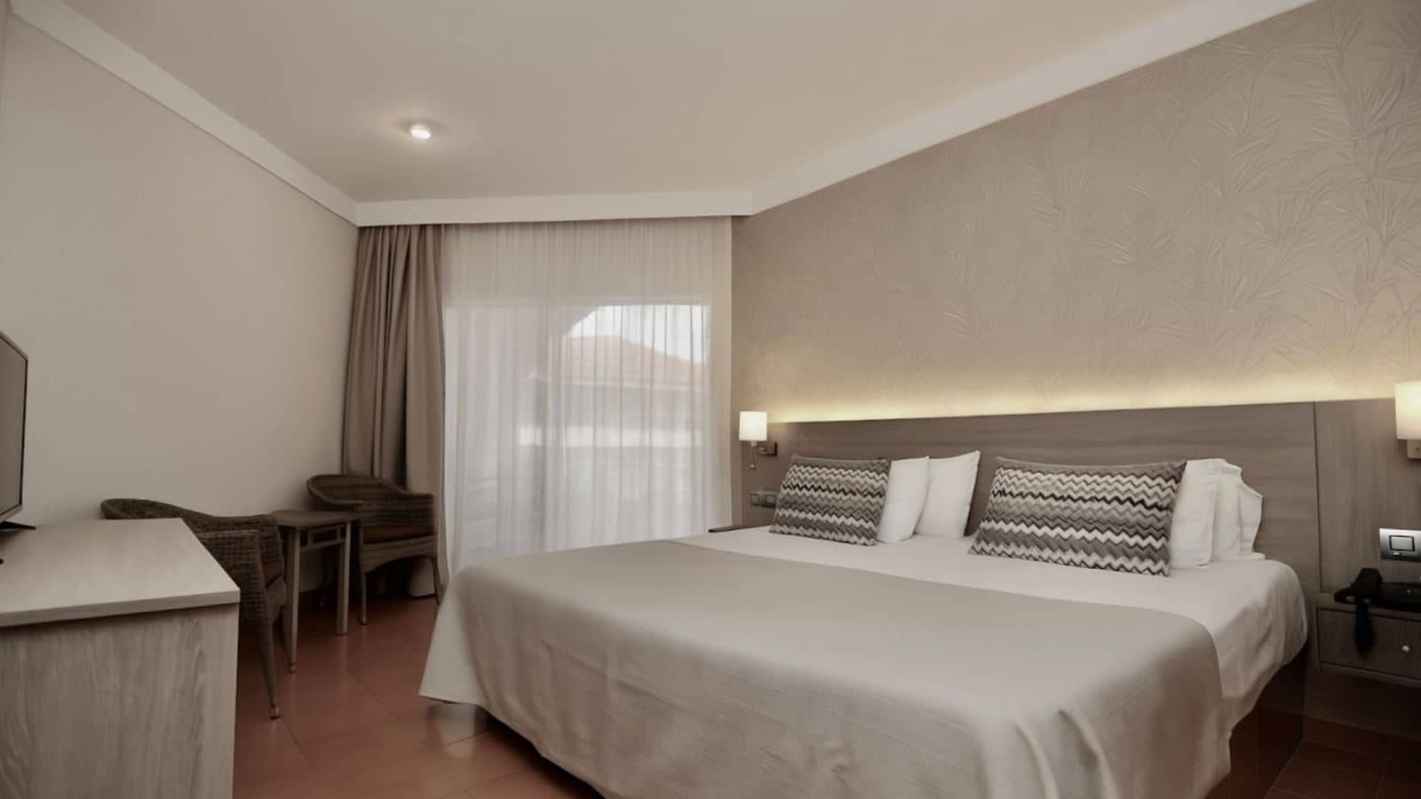 rooms-double-standard-room-with-balcony-or-terrace