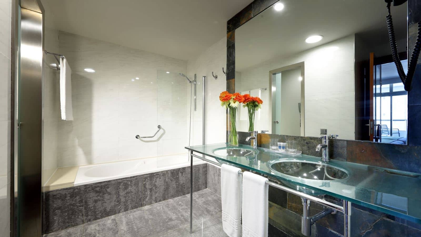 rooms-junior-suite-with-balcony