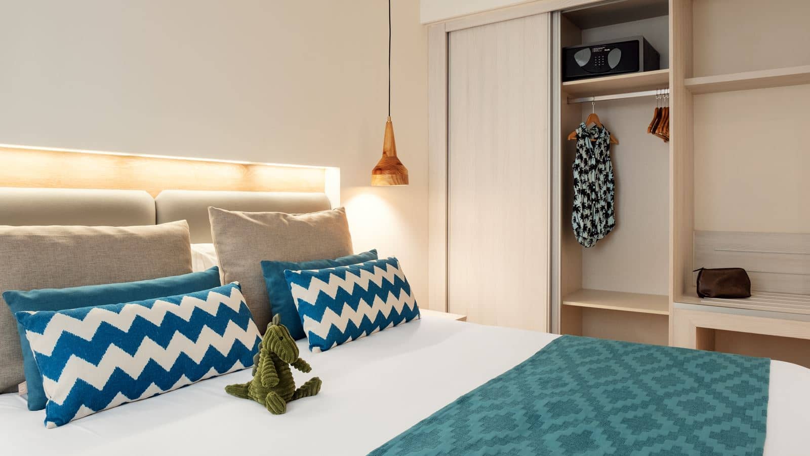 rooms-junior-suite-terraza-with-kitchenette
