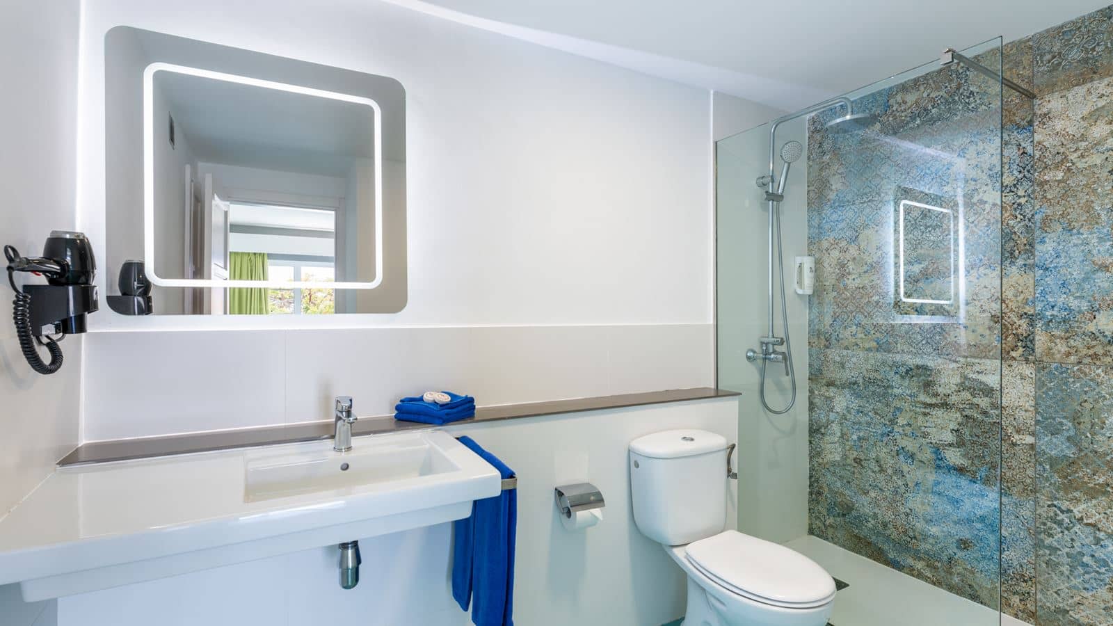 rooms-1-bedroom-apartment-balcony-or-terrace-single-use