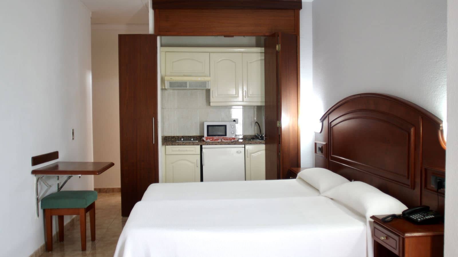 rooms-standard-studio-with-balcony