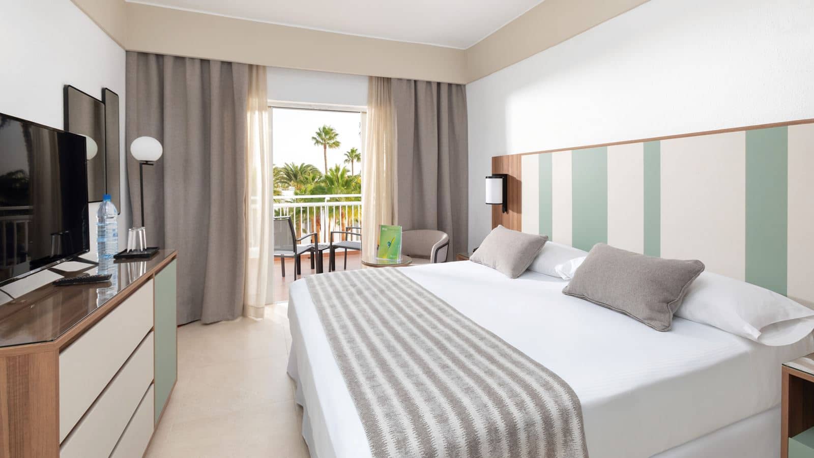 rooms-double-or-twin-superior-sea-view