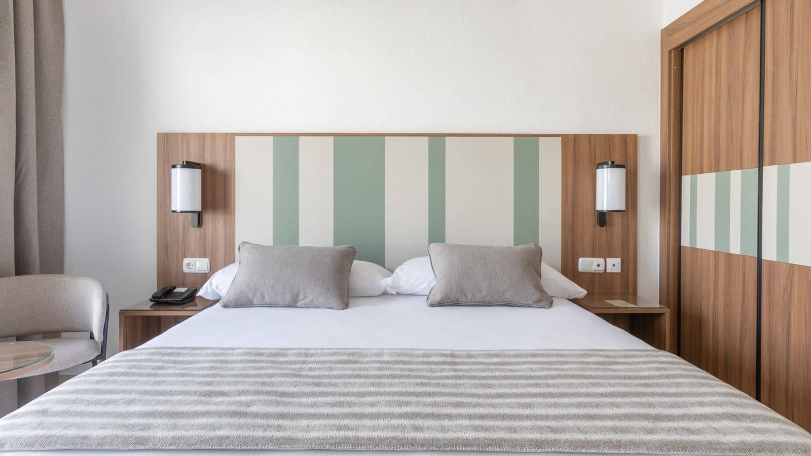 rooms-double-or-twin-superior-sea-view