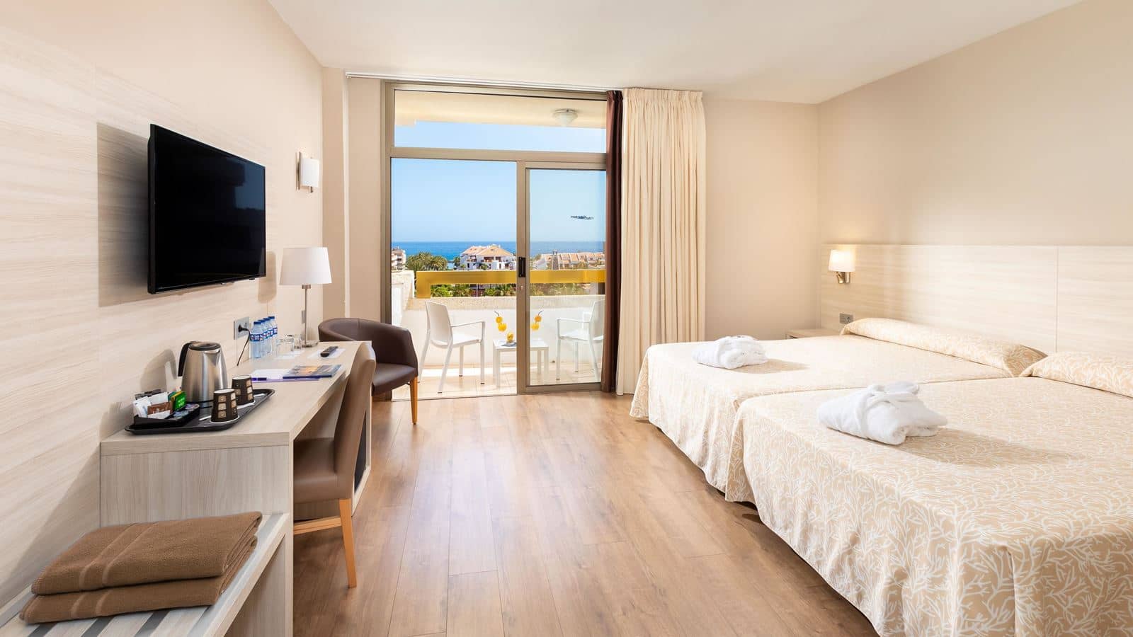 rooms-superior-room