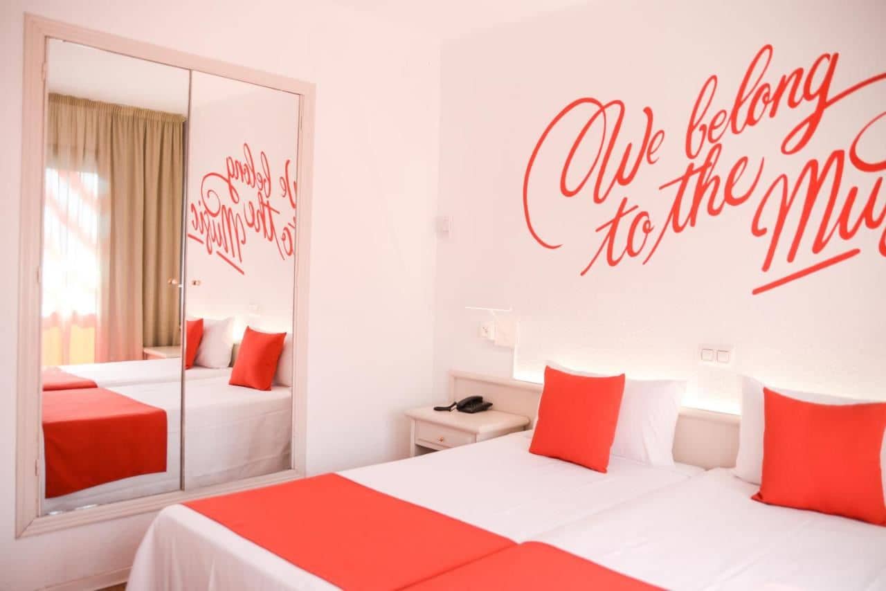 rooms-deluxe-room-balcony-or-terrace
