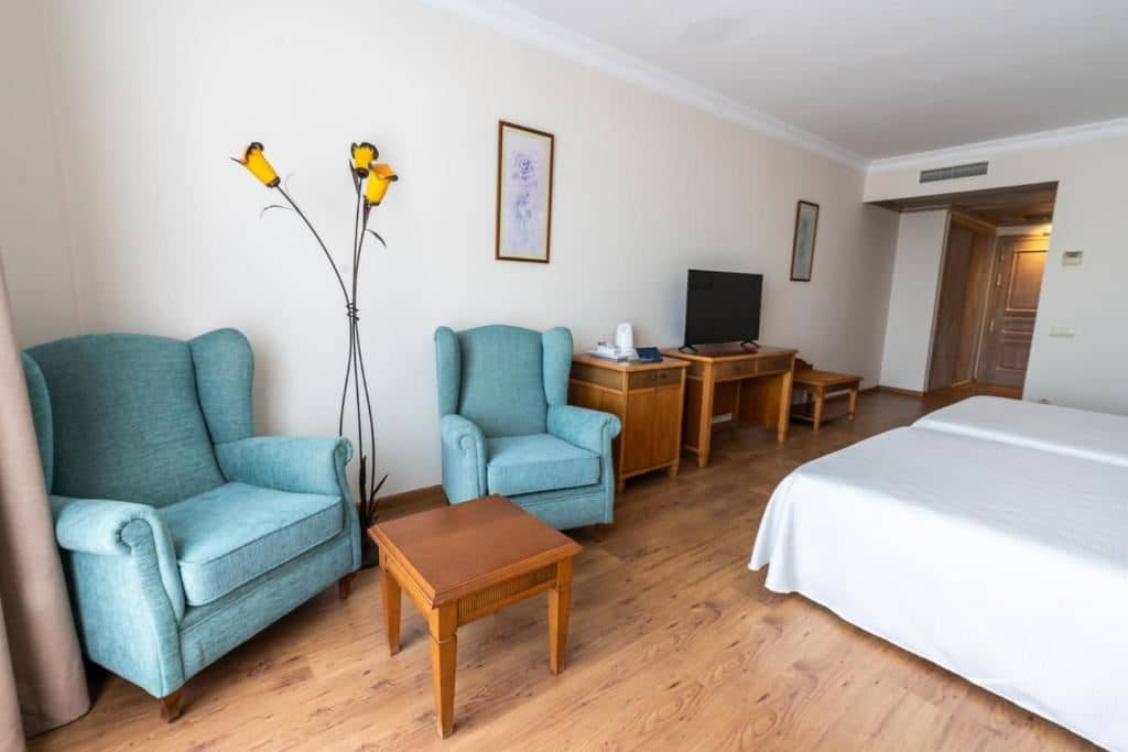 rooms-twin-room-without-balcony
