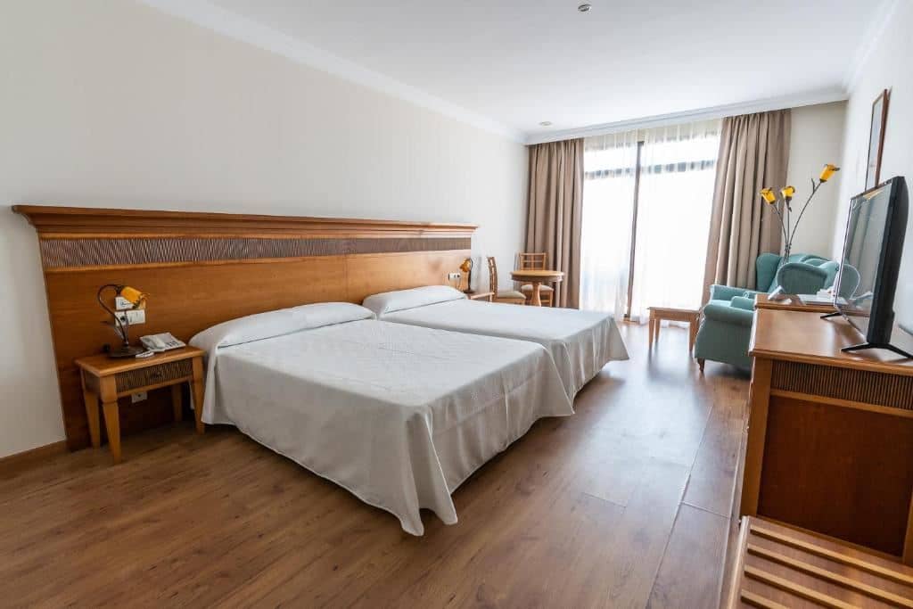 rooms-family-room-without-balcony