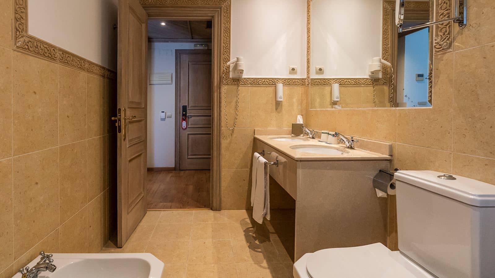 rooms-twin-room-without-balcony