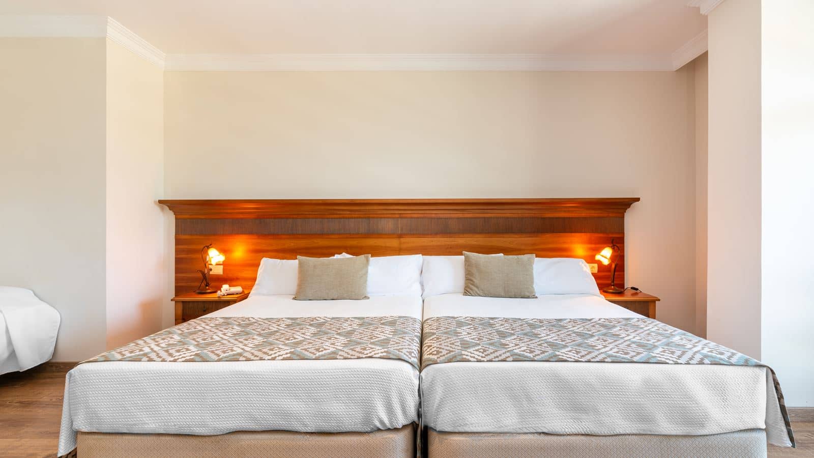 rooms-family-room-without-balcony