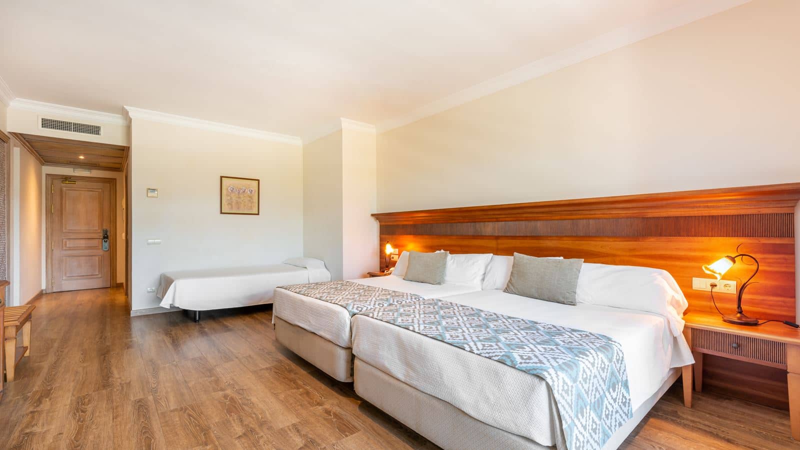 rooms-family-room-without-balcony