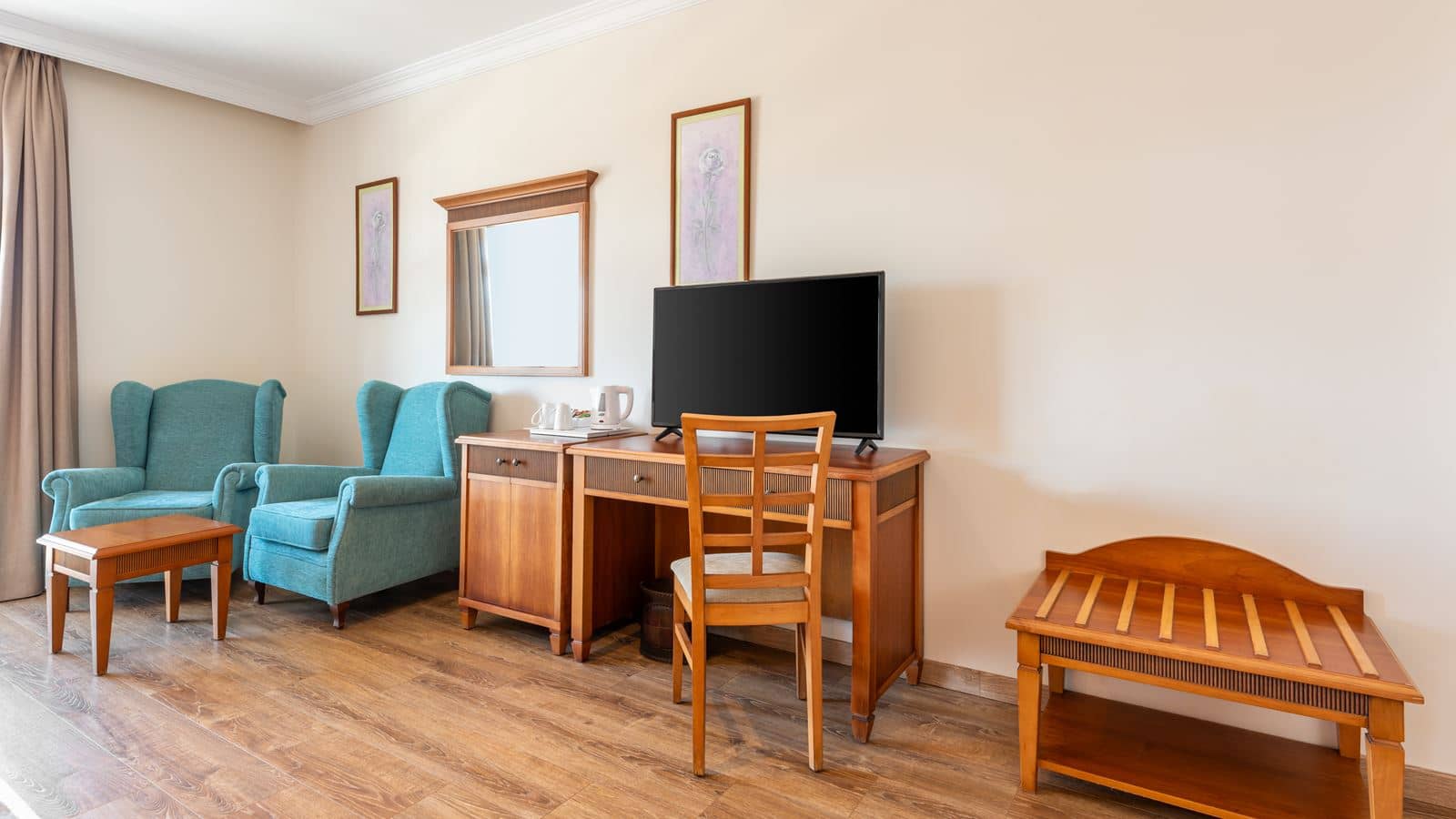 rooms-family-room-without-balcony