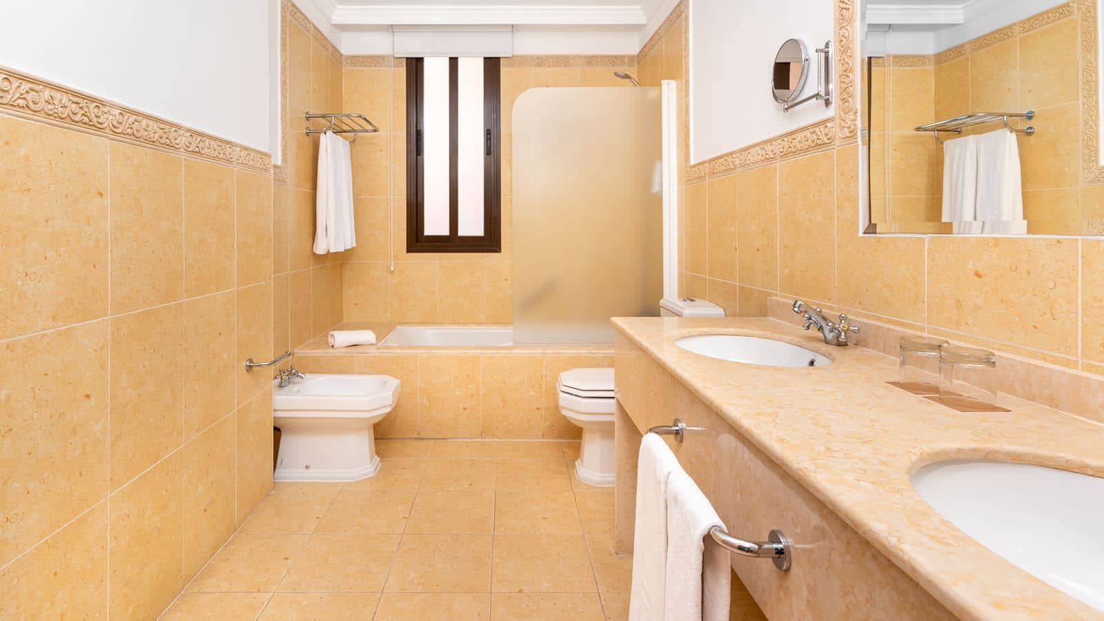 rooms-family-room-without-balcony